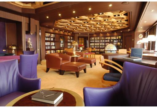 La relajante y entretenida Biblioteca del barco